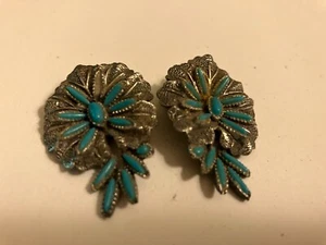VINTAGE ESTATE faux turquoise clip on earrings - Picture 1 of 2