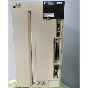 ein gebrauchter Yaskawa SGDV-180A01A002000 Servoantrieb kostenloser Versand - Bild 1 von 3