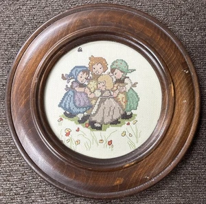 Vintage Kreuzstich Crewel vier Mädchen Kreis Holzrahmen - Bild 1 von 8