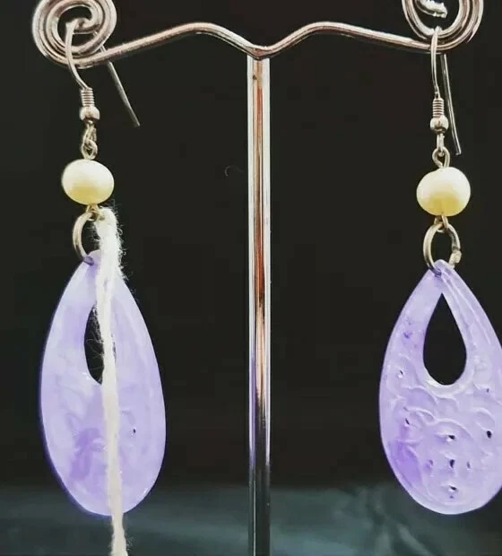 Orecchini in Giada viola tinta, perla di fiume e Argento 925  - Immagine 1 di 1