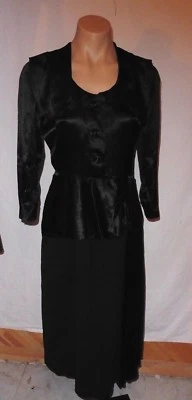 30 年代 40 年代黑色绉织和缎面非常哈洛连衣裙,带薄纱和裙子,尺寸 M — 第 1/4 张图片