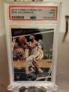 CRONACHE PANINI 2019 ZION WILLIAMSON #60 PRESTIGE RC PSA 9 OTTIME CONDIZIONI - Foto 1 di 2