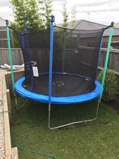 10ft Trampoline With Enclosure