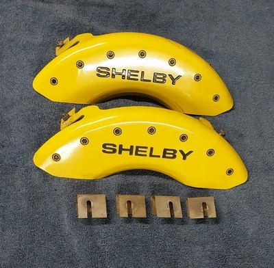 Cubiertas de pinza Shelby delanteras grabadas 10-14 Ford Mustang MGP USADAS amarillas GT GT500 Foto 1 de 2