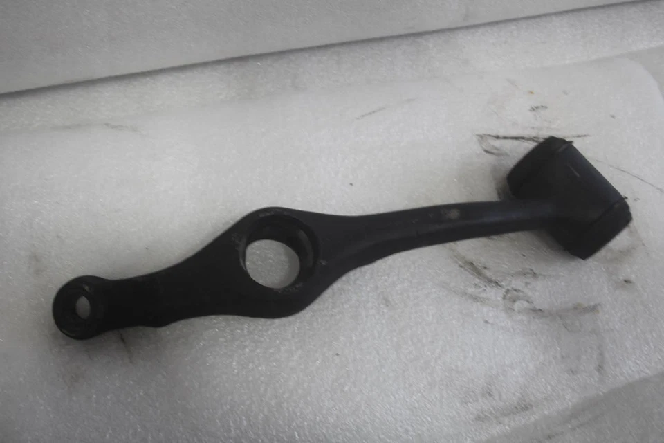 1983 MERCEDES 300SD W126 LEFT DRIVER FRONT LOWER CONTROL ARM 1263301807 - Image 1 of 4