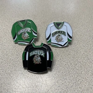 Classic North Dakota Fighting Sioux (Hawks) schwarz grün weiß Trikot 3 Set Pin - Bild 1 von 6