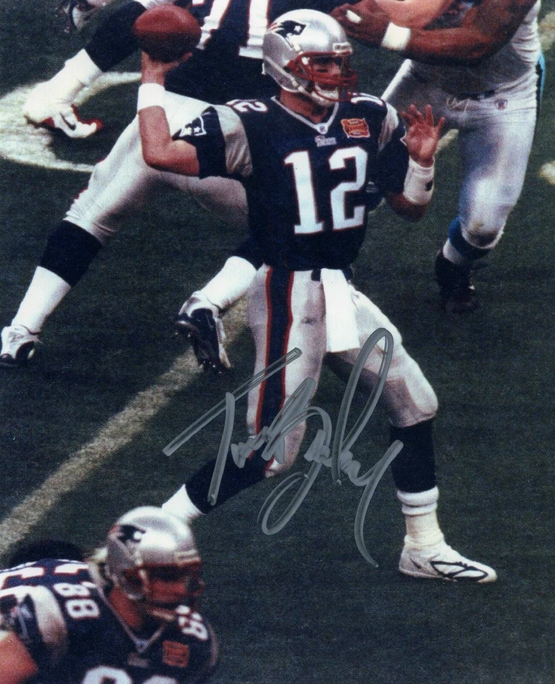 TOM BRADY NEW ENGLAND PATRIOTS 3.5x5 REPRINT AUTO PHOTO - Image 1 of 1
