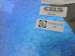 Vidrio dicroico: CBS 90COE rosa/verde azulado sobre florentino texturizado negro - 3" cuadrado - Imagen 1 de 1