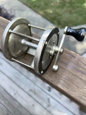 CARRETE DE FUNDICIÓN DE PESCA DE SURF PACIFIC DE COLECCIÓN, COJINETE DE PIVOTE DE ACERO Foto 1 de 4