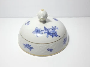 Tapa Schumann vintage 5 5/8" solo blanca/con flores azules y adornos dorados - Imagen 1 de 11