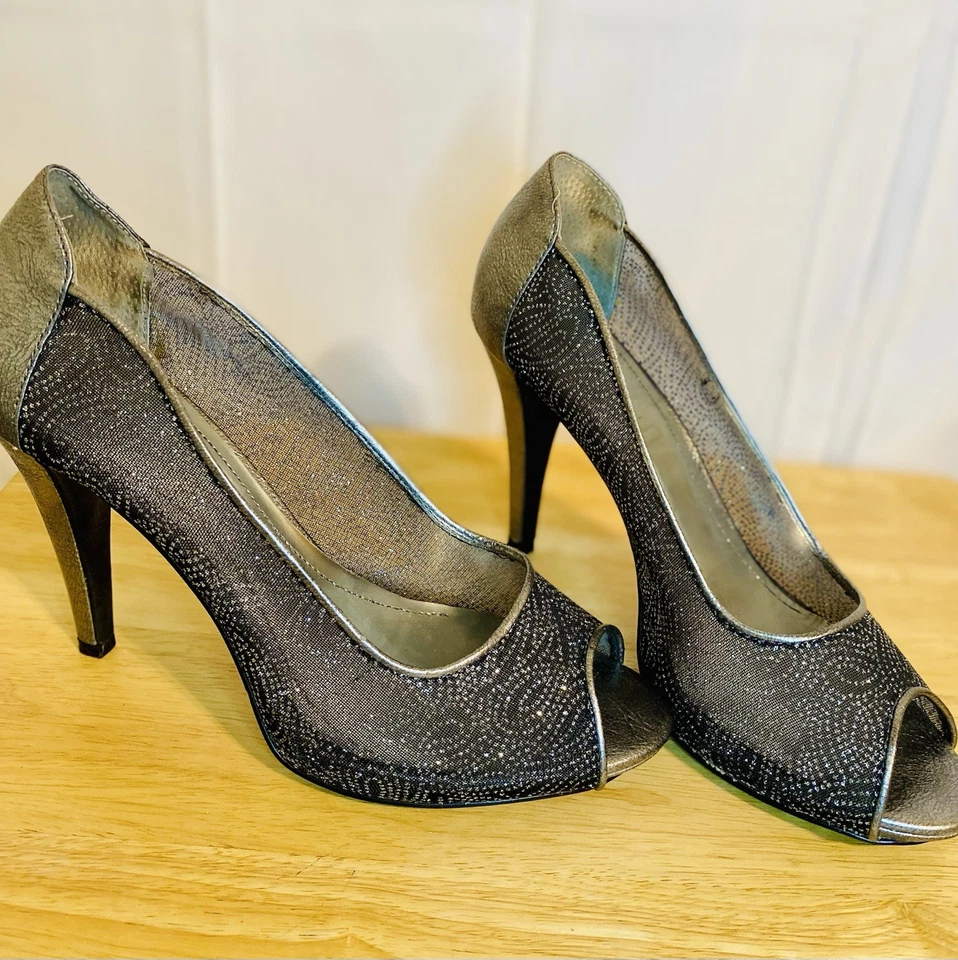 Tacones peep-toe negros brillantes Style & Co talla 10  Foto 1 de 4