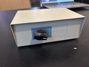 Data Transfer Switch with VGA and PS/2 Ports - Picture 1 of 2