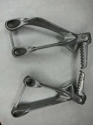 Kawasaki Ninja ZX6R 636 2005 2006 OEM Juego de reposapiés trasero pasajero par Foto 1 de 3