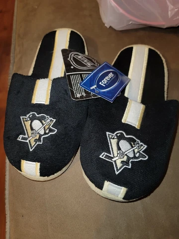 NHL Pittsburgh Penguins Team Jersey Indoor/Outdoor Slippers ~ Size Medium ~ NWT Cover
