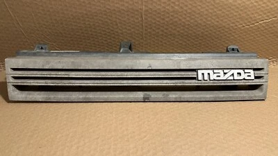 Parrilla OEM 90-92 MAZDA 626 con clips Foto 1 de 4