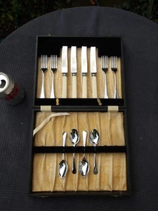 Boxed Set of 12 Pieces of Fry & Wigfull Cutlery NO Desert Spoons - Picture 1 of 23