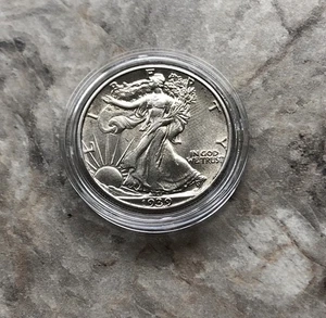 1939 UNCIRCULATED WALKING LIBERTY SILVER HALF DOLLAR - Picture 1 of 4