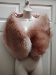 Luxurious Women's Faux Fur Shawl Color Pinkish Beige New - Picture 1 of 11