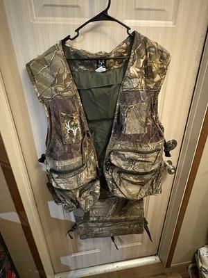 Realtree Turkey Bone Collector Hunting Vest XL/XXL - Image 1 of 4