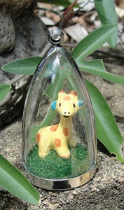 Long necks! diorama necklace giraffe giraffes safari cute funky - Picture 1 of 3