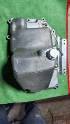 09-16 SUZUKI GSXR 1000 OEM ENGINE MOTOR BOTTOM OIL PAN COVER - Изображение 1 из 2