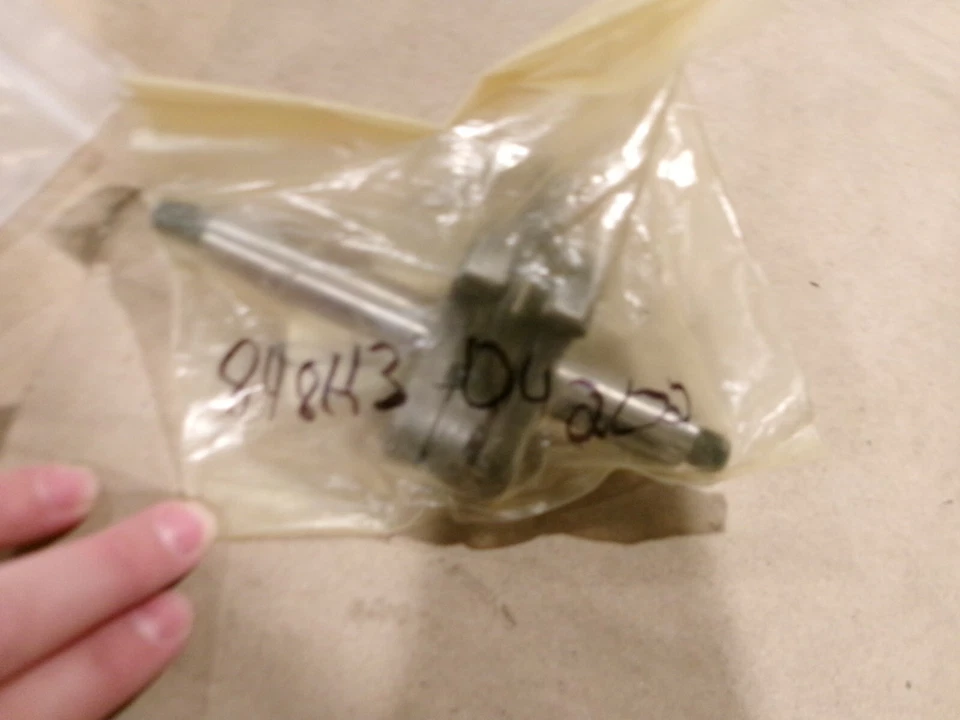 OEM HUSQVARNA AYP REDMAX 521633901 CRANKSHAFT ASSEMBLY 848H3-04202 - Image 1 of 1