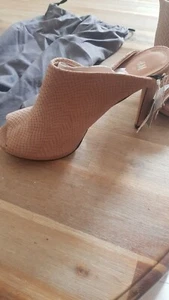 Tacones de mula de gamuza beige H&M nuevos talla 41,5/7,5 con bolsa para el polvo - Imagen 1 de 9