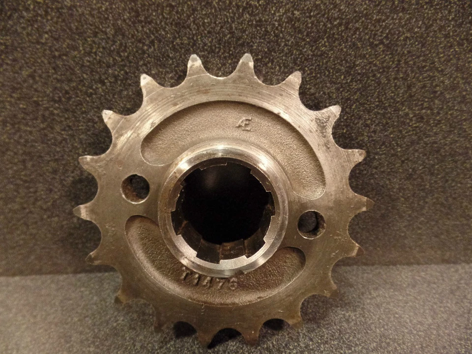 PIÑÓN MOTOR TRIUMPH TROPHY DAYTONA TIGER T100 T100S SPORTS 500 Foto 1 de 4