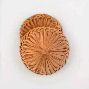 Two Round Decorative Brown Pillows Ruffled Great Condition - Bild 1 von 4
