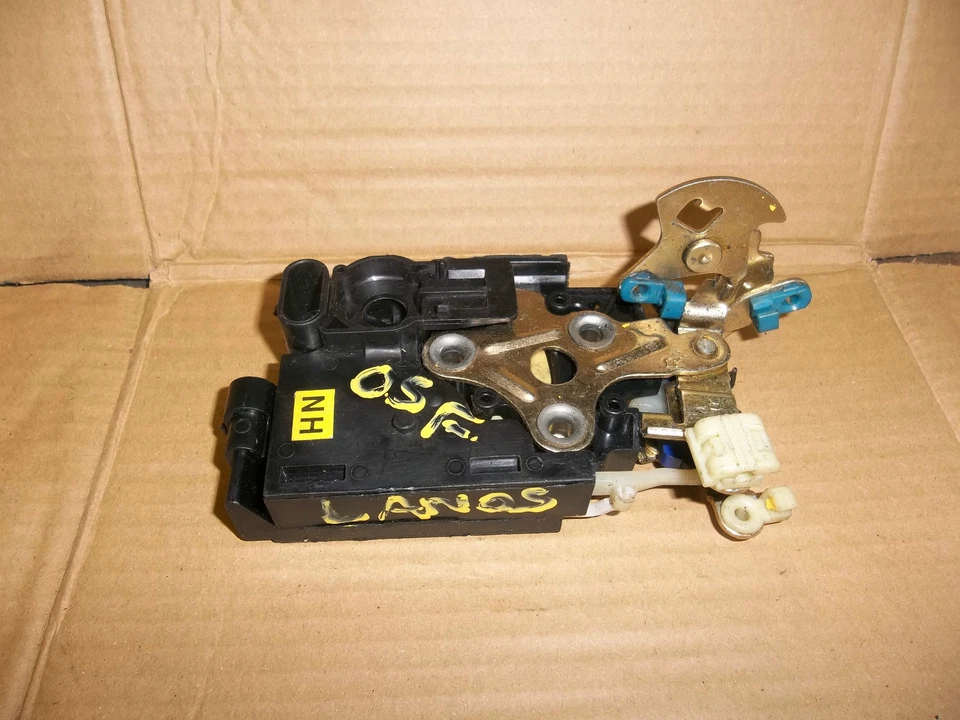 DAEWOO LANOS 1997-2002 3/5DOOR DRIVER FRONT CENTRAL LOCKING MOTOR ACTUATOR - Imagem 1 de 1
