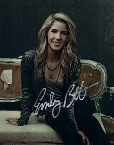 Emily Bett Rickards autographed 8x10 Photo signed Picture pic and COA - Picture 1 of 1