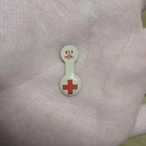 Vintage Red Cross Fold-Over Tab-type Metal Pin Union Label - Picture 1 of 3