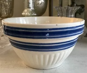 VINTAGE FARM HOUSE BLUE AND CREAM MIXING BOWL - Picture 1 of 8