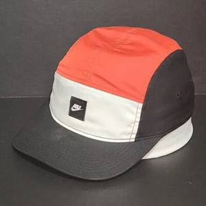 Cappello Berretto Nike Golf Rosso Bianco Nero 5 Pannelli Adulto Unisex Taglia Unica - Foto 1 di 15