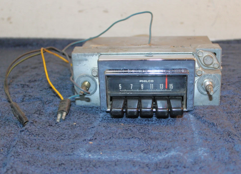 1968 1969 Fairlane 500 Torino GT Ranchero Comet Montego Cyclone ORIG AM RADIO - Image 1 of 4