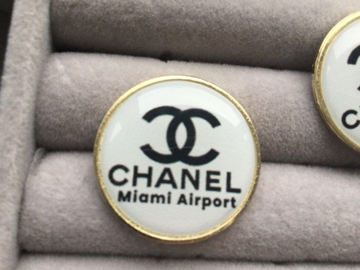 シャネル　ロゴマークのピン CHANEL Enamel Fashion Brooches & Pins for sale - eBay