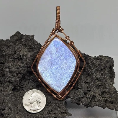 Colgante Trekntreasures Hecho a Mano #242 Belomorita Piedra Lunar Grande Envuelto en Cobre Foto 1 de 4