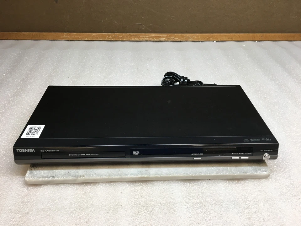 Toshiba SD-4100KU Digital Cinema Progressive DVD Player w/o Remote Control - Image 1 of 4