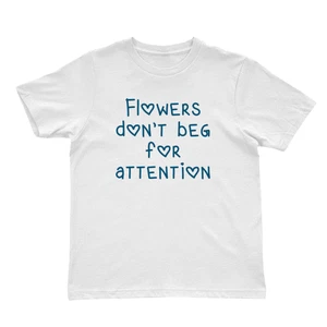 Camisa Flowers Don't Beg For Attention, camisas positivas, regalo para mujer, camiseta divertida - Imagen 1 de 3