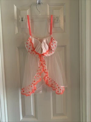 Victoria’s Secret Babydoll de satén de encaje con volantes lencería de una pieza a lunares 34B Foto 1 de 4