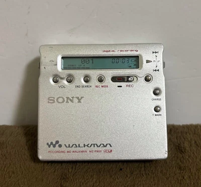SONY MZ-R900 MD WALKMAN PORTABLE MINIDISC RECORDER Digital MDLP Silver - Image 1 of 4