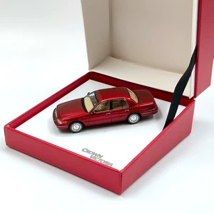 Ford Crown Victoria 1:64 - Coche modelo diecast clásico sedán tamaño completo - Imagen 1 de 6