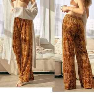 Beyond Yoga Best Dressed Pant Bronze Velvet Flare Leg Paisley Size Small NEW - Picture 1 of 11