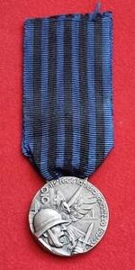 MEDAGLIA COLONIALE A.O.I. AFRICA ORIENTALE 115° FANTERIA MOTORIZZATO "TREVISO" - Foto 1 di 24