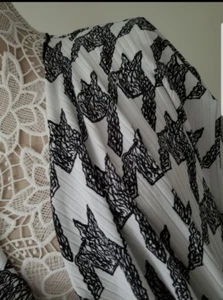 NWT Lularoe Medium Shirley 🌹 Houndstooth Plaid Black White NOIR Blanc Kimono - Picture 1 of 7