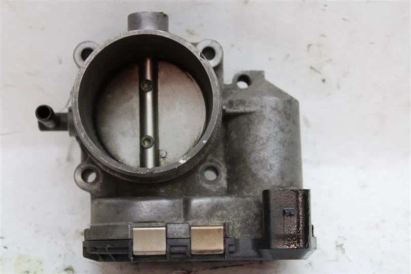 CUERPO ACELERADOR Beetle Jetta Golf 99 00 01 02 03 04 05 06 06A133062C 725720 Foto 1 de 4