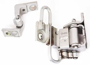 LH Front Door Hinges VW Jetta Golf GTI MK4 Passat B5 LB7Z Silver ~ 4B0 831 411 B - Picture 1 of 1