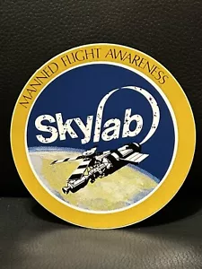 Skylab bemannter Flugaufkleber 1970er Jahre NASA-Raumfahrtprogramm - Bild 1 von 1