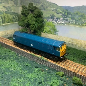Hornby OO scale class 25 Diesel BR Blue 25241 (with headcode lights) - Picture 1 of 12