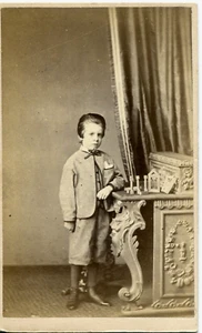 [UK] Photographic portrait of a well-dressed young boy - Landport, circa 1860s - Bild 1 von 2